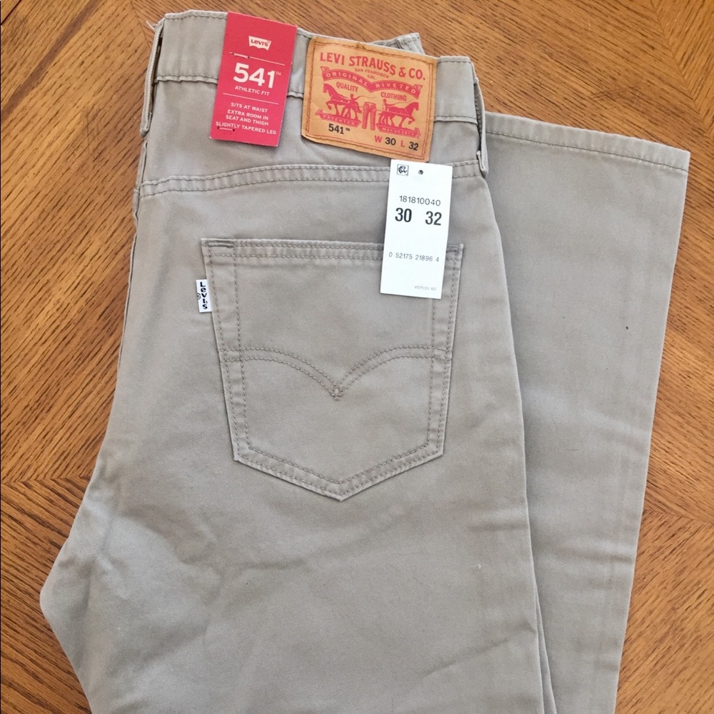 NWT Levi’s khaki pants 30 x 32 541